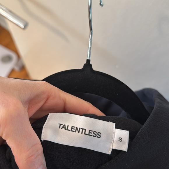 Talentless lightweight hoodie - Picture 5 of 5